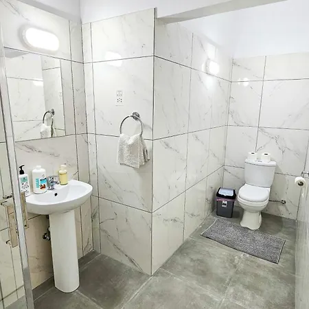 Unique Cozy Studio, 150m From Chabad Lubavitch 아파트 *